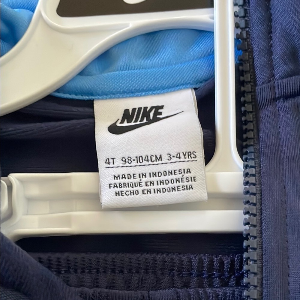 NWOT Nike Boys Dark Blue Tracksuit with Bright Green Details,Jogging Set.Size 4T - Picture 2 of 7